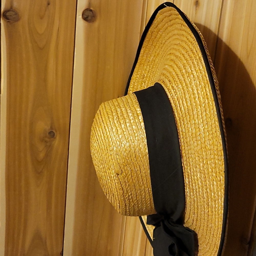 Straw hat. - Picture 2 of 5